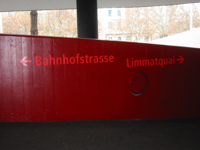 Kunstumsetzung Urs Fischer